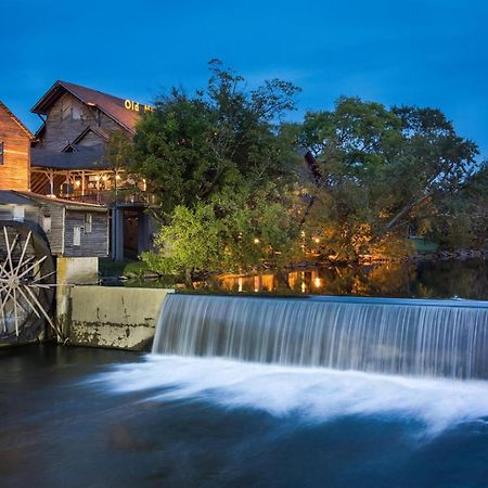 Bear Mountain Hollow-Free Dollywood Ticket- Cozy Cabin With A Hot Tub, Arcade & Deck Close To Town Піджен-Фордж Екстер'єр фото